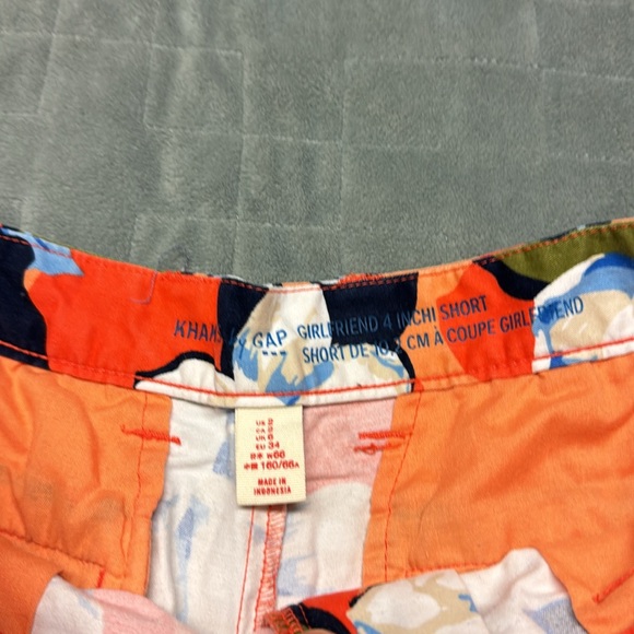 Gap Floral Tropical Girlfriend Shorts, 4 Inch Inseam, Size 2 - Picture 4 of 6
